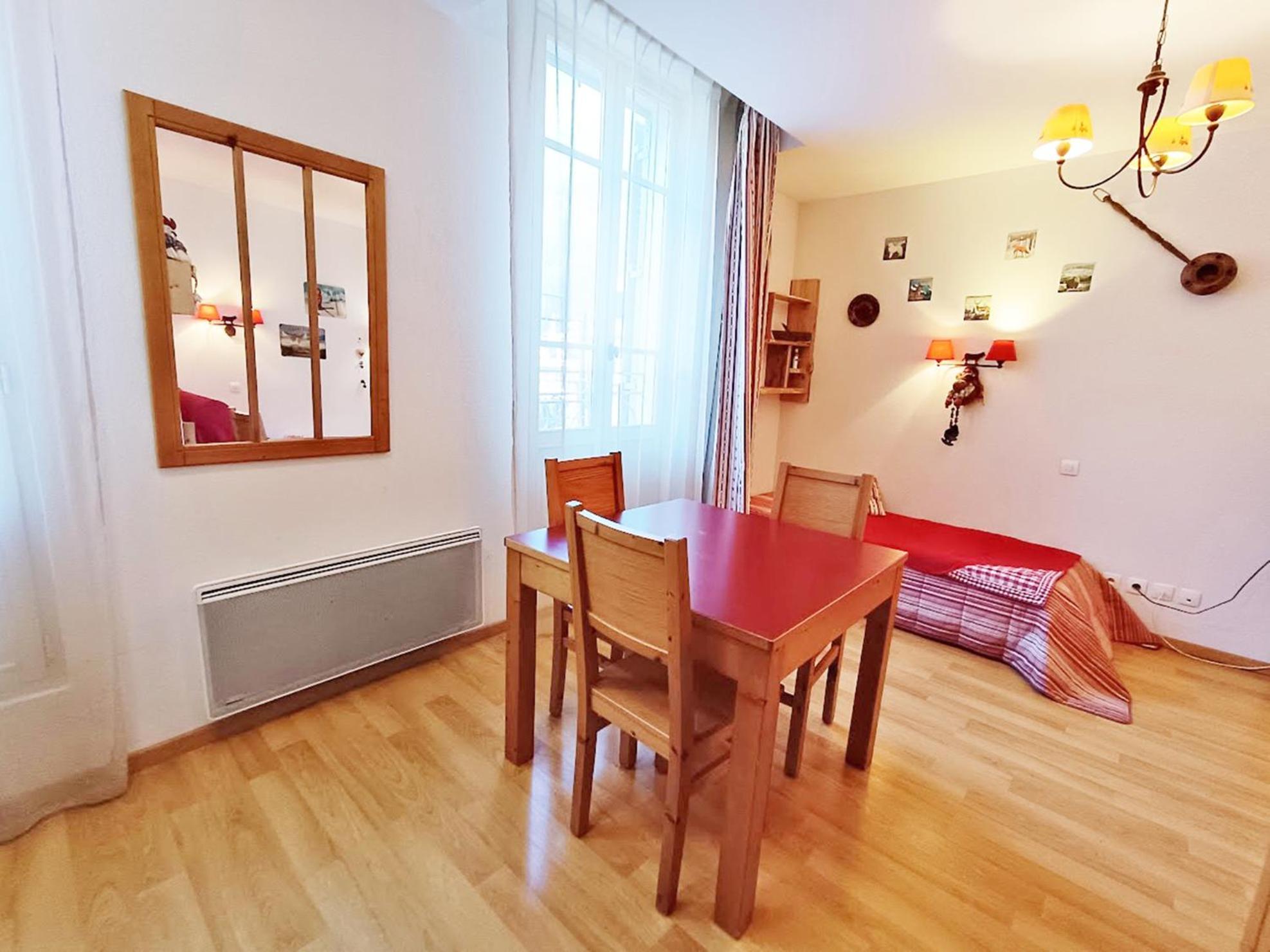 Le Bouquetin, Studio, Centre Luchon, Wifi, Casier A Skis, Ascenseur, 3 Personnes Bagneres-de-Luchon Bagian luar foto