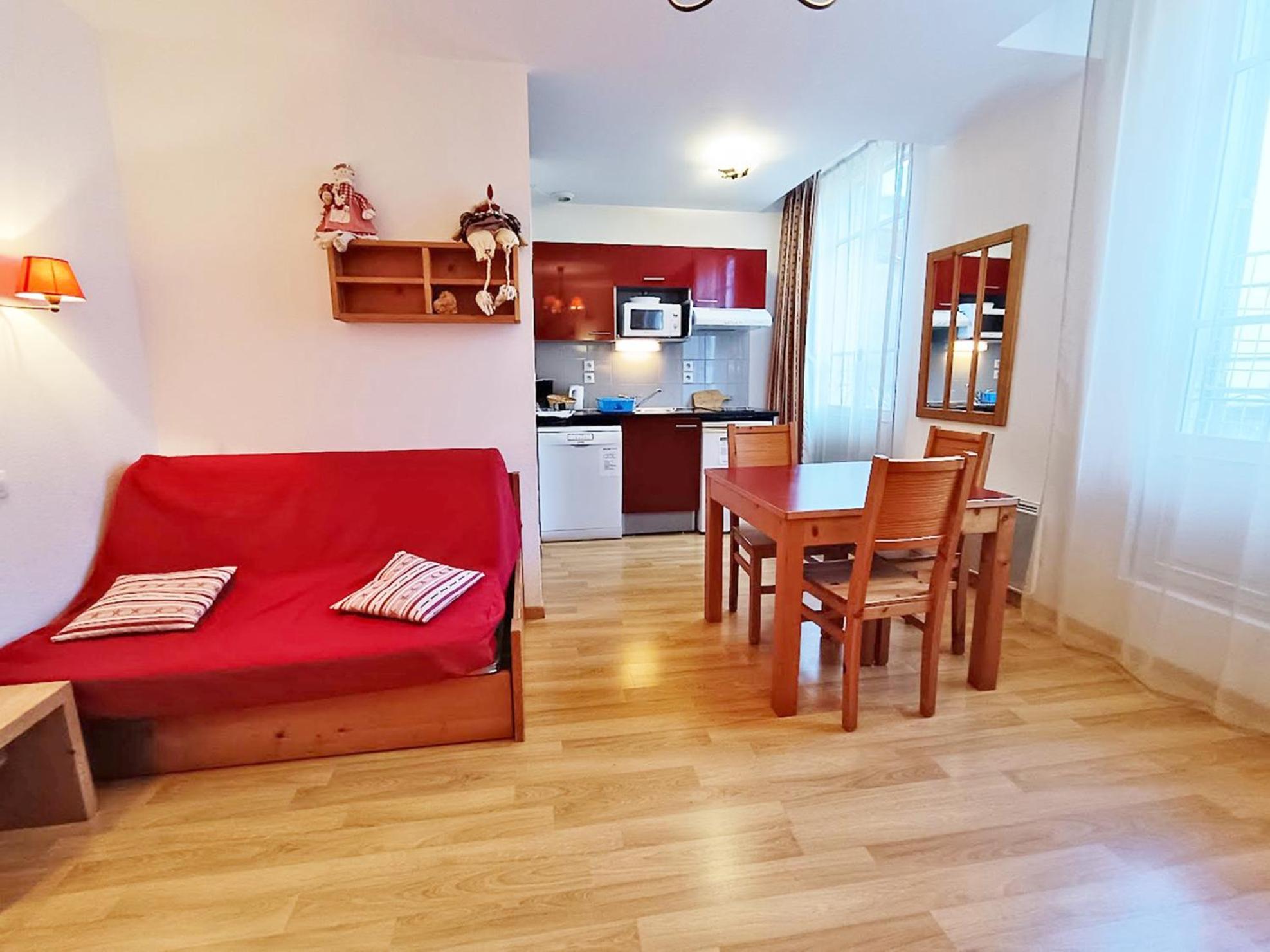 Le Bouquetin, Studio, Centre Luchon, Wifi, Casier A Skis, Ascenseur, 3 Personnes Bagneres-de-Luchon Bagian luar foto